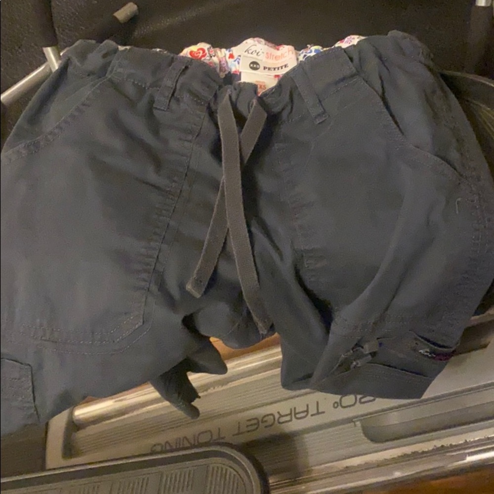 Koi scrub pants smoke free home in good condition